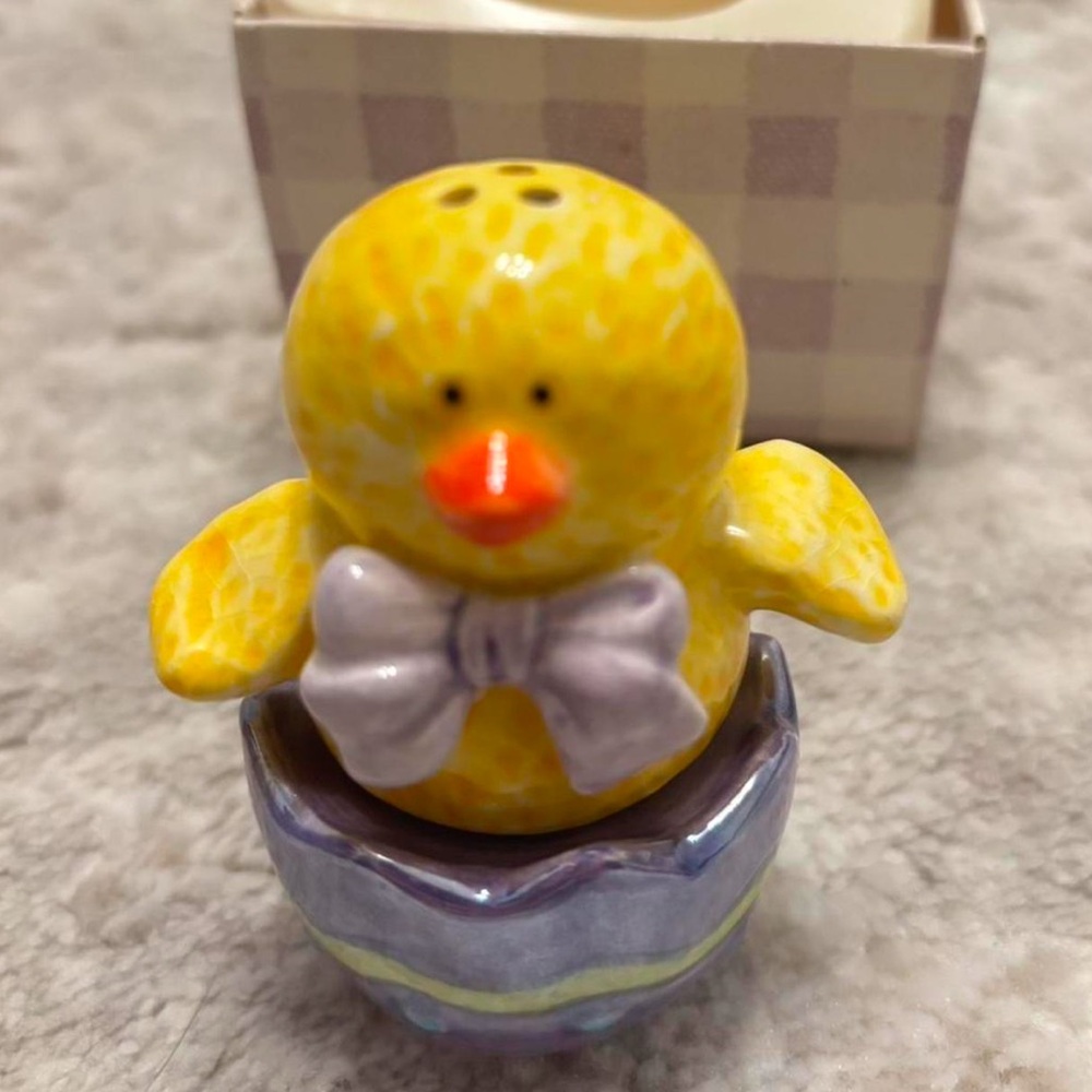 Vintage Easter Salt and Pepper Shakers